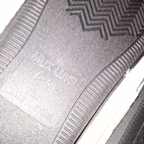 Muk Luks white Chevron Fur Bootie Slippers - Picture 8 of 8